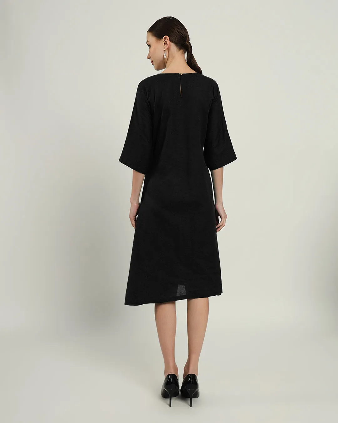 The Monrovia Daisy Noir Linen Dress
